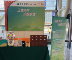 玩遊戲，轉扭蛋，試手氣